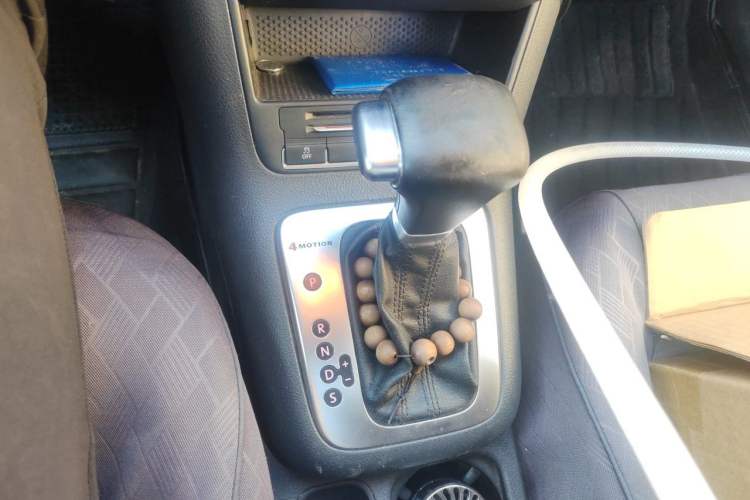 Used Volkswagen Tiguan 2010 2.0 TSI Automatic All-Wheel Drive Flagship Edition Gear Lever