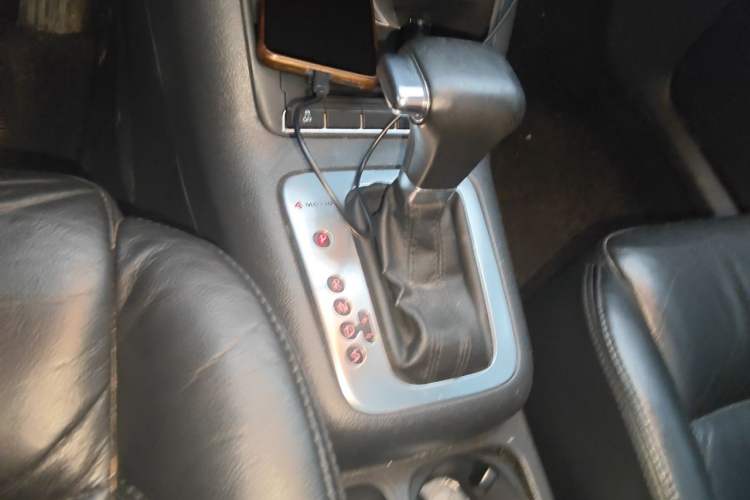 Used Volkswagen Tiguan 2010 2.0 TSI Automatic All-Wheel-Drive Elite Edition Gear Lever