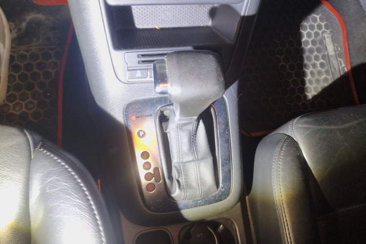 Used Volkswagen Tiguan 2010 1.8TSI Automatic All-Wheel-Drive Elite Edition Gear Lever