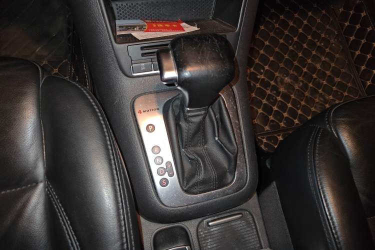 Used Volkswagen Tiguan 2010 1.8TSI Automatic All-Wheel-Drive Elite Edition Gear Lever