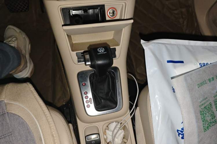 Used Volkswagen Tiguan 2010 1.8 TSI Automatic Two-Wheel Drive Trend Edition Gear Lever