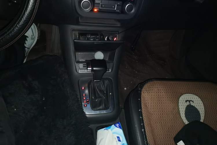 Used Volkswagen Tiguan 2010 1.8 TSI Automatic Two-Wheel Drive Trend Edition Gear Lever
