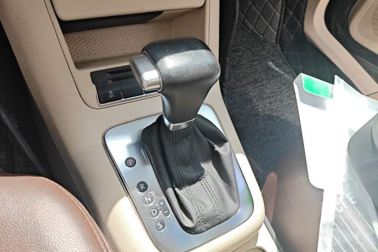 Used Volkswagen Tiguan 2010 1.8TSI Automatic Two-Wheel Drive Elite Edition Gear Lever