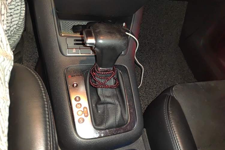 Used Volkswagen Tiguan 2010 2.0 TSI Automatic All-Wheel Drive Flagship Navigation Edition Gear Lever