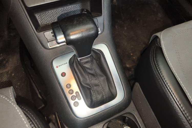 Used Volkswagen Tiguan 2010 2.0 TSI Automatic All-Wheel Drive Flagship Navigation Edition Gear Lever
