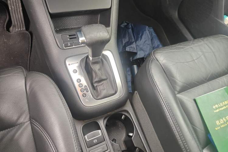 Used Volkswagen Tiguan 2010 1.8TSI Automatic All-Wheel-Drive Elite Edition Gear Lever