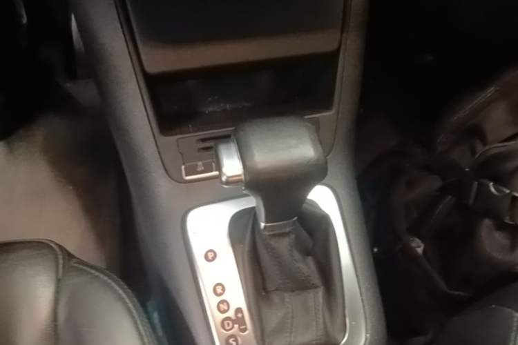 Used Volkswagen Tiguan 2010 1.8 TSI Automatic All-Wheel Drive Fashion Edition Gear Lever