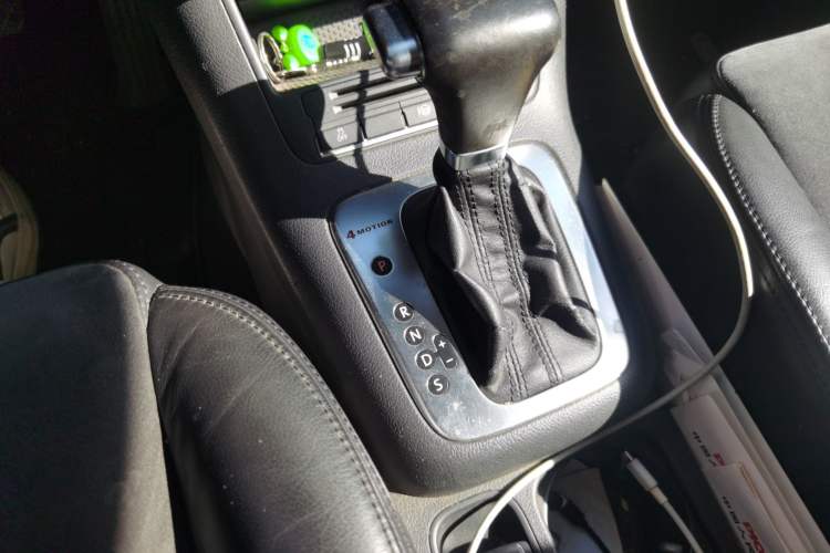 Used Volkswagen Tiguan 2010 2.0 TSI Automatic All-Wheel Drive Flagship Edition Gear Lever