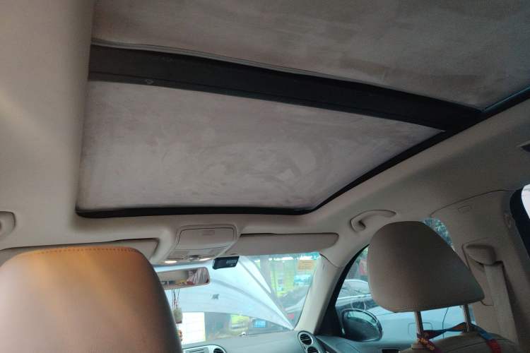 Used Volkswagen Tiguan 2010 1.8TSI Automatic All-Wheel-Drive Elite Edition Headliner