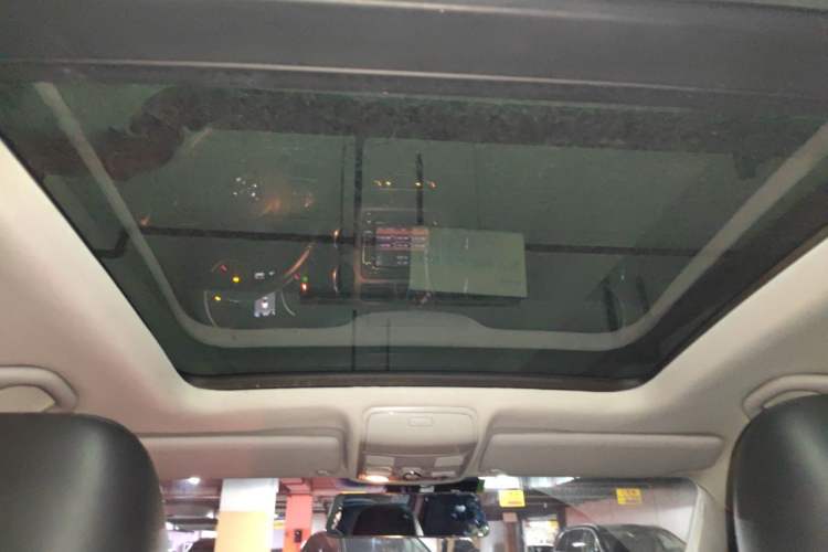 Used Volkswagen Tiguan 2010 2.0 TSI Automatic All-Wheel Drive Flagship Navigation Edition Headliner