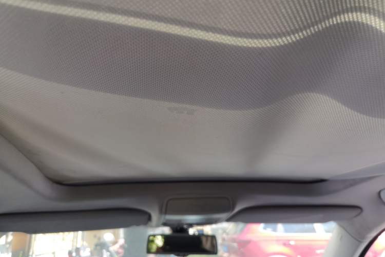 Used Volkswagen Tiguan 2010 2.0 TSI Automatic All-Wheel Drive Flagship Edition Headliner