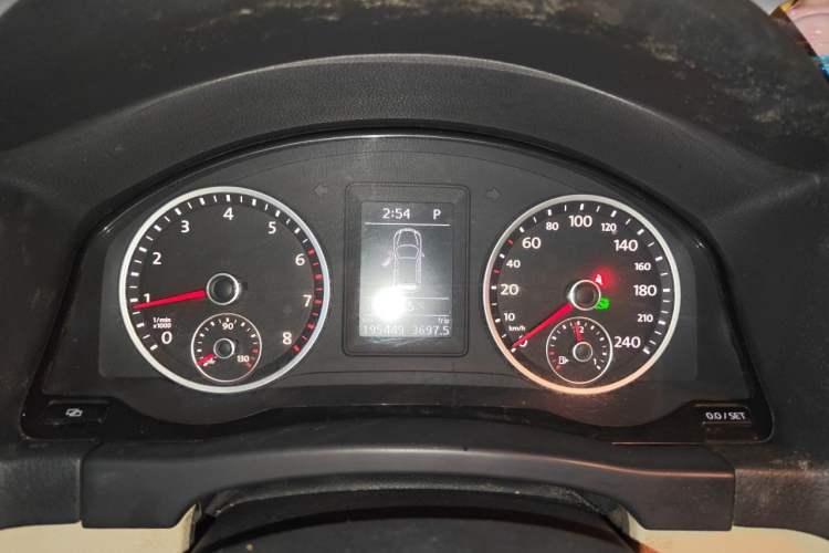 Used Volkswagen Tiguan 2010 2.0 TSI Automatic All-Wheel Drive Flagship Edition Instrument Cluster