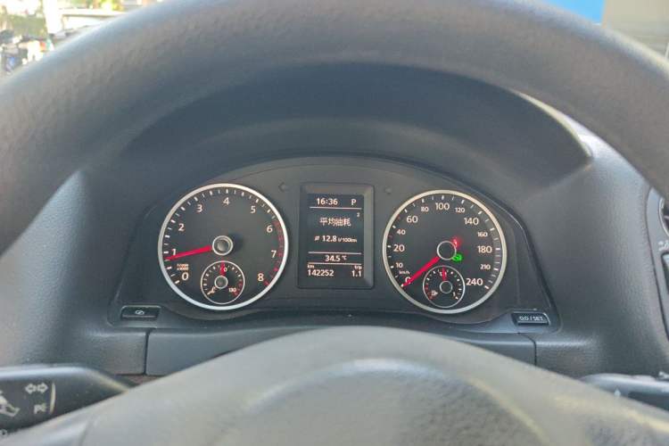 Used Volkswagen Tiguan 2010 1.8 TSI Automatic Two-Wheel Drive Urban Edition Instrument Cluster