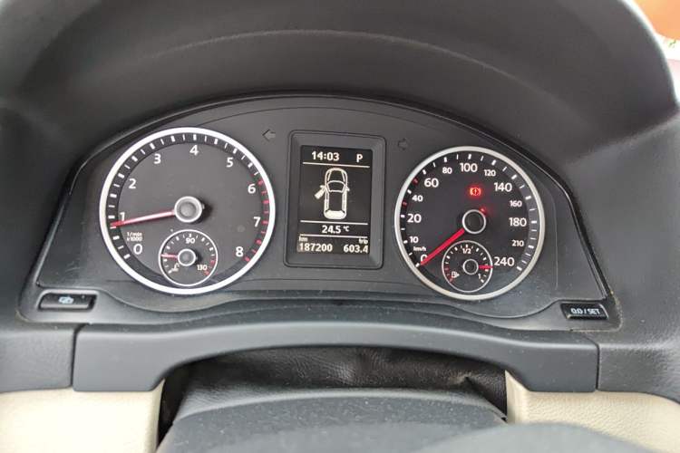 Used Volkswagen Tiguan 2010 1.8 TSI Automatic Two-Wheel Drive Trend Edition Instrument Cluster