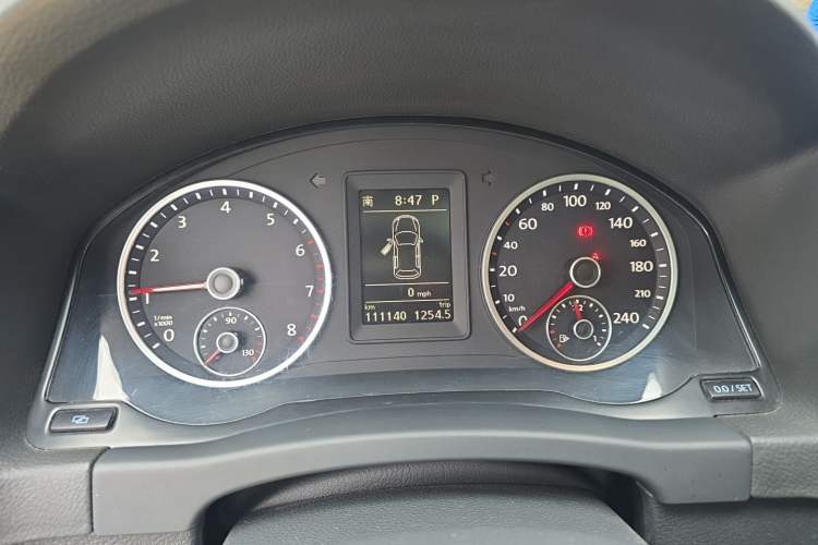 Used Volkswagen Tiguan 2010 2.0 TSI Automatic All-Wheel-Drive Elite Edition Instrument Cluster