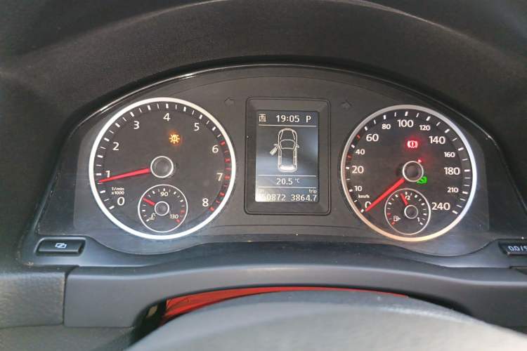 Used Volkswagen Tiguan 2010 2.0 TSI Automatic All-Wheel-Drive Elite Edition Instrument Cluster