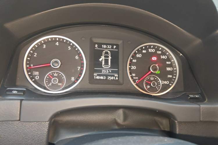 Used Volkswagen Tiguan 2010 2.0 TSI Automatic All-Wheel-Drive Elite Edition Instrument Cluster