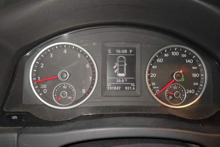 Used Volkswagen Tiguan 2010 1.8TSI Automatic All-Wheel-Drive Elite Edition Instrument Cluster