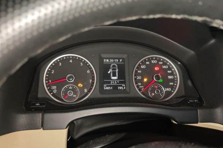 Used Volkswagen Tiguan 2010 1.8 TSI Automatic Two-Wheel Drive Trend Edition Instrument Cluster