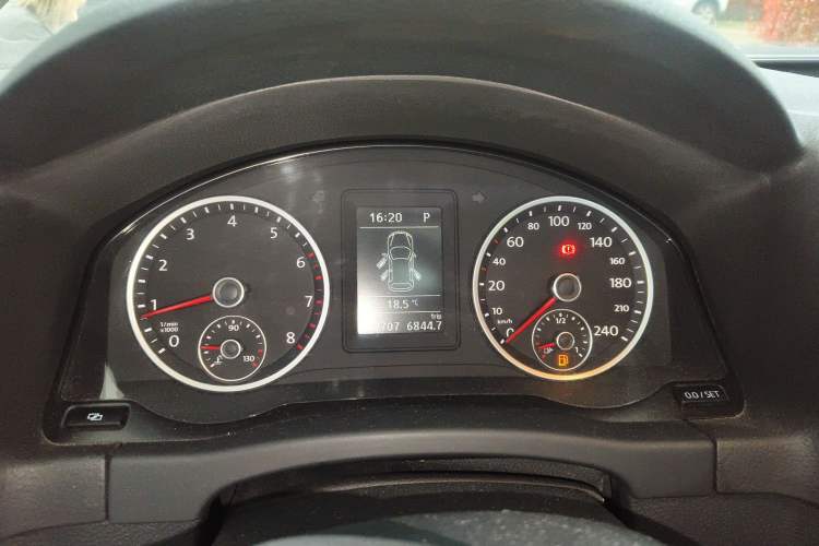 Used Volkswagen Tiguan 2010 2.0 TSI Automatic All-Wheel Drive Flagship Navigation Edition Instrument Cluster