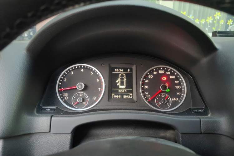 Used Volkswagen Tiguan 2010 1.8 TSI Automatic Two-Wheel Drive Trend Edition Instrument Cluster