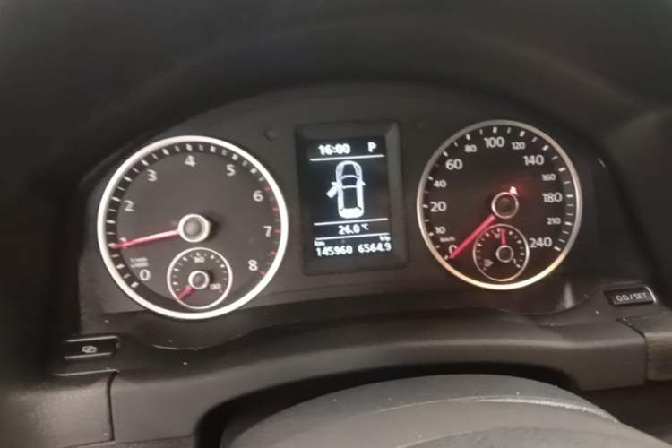 Used Volkswagen Tiguan 2010 1.8 TSI Automatic All-Wheel Drive Fashion Edition Instrument Cluster