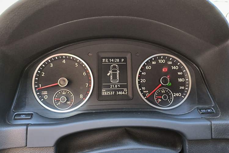 Used Volkswagen Tiguan 2010 1.8TSI Automatic All-Wheel-Drive Elite Edition Instrument Cluster