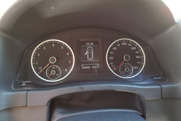 Used Volkswagen Tiguan 2010 2.0 TSI Automatic All-Wheel Drive Flagship Edition Instrument Cluster