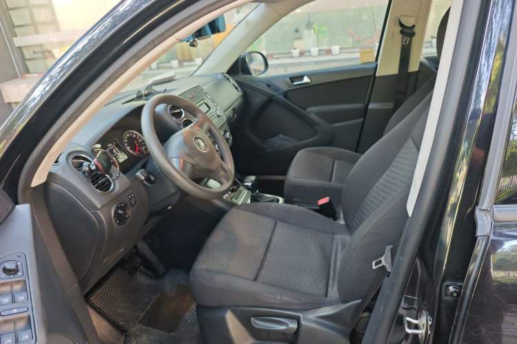 Used Volkswagen Tiguan 2010 1.8 TSI Automatic Two-Wheel Drive Urban Edition Left Front Seat