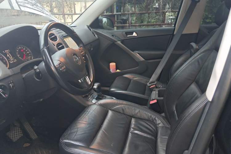 Used Volkswagen Tiguan 2010 2.0 TSI Automatic All-Wheel-Drive Elite Edition Left Front Seat