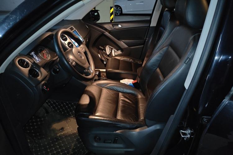 Used Volkswagen Tiguan 2010 1.8TSI Automatic All-Wheel-Drive Elite Edition Left Front Seat