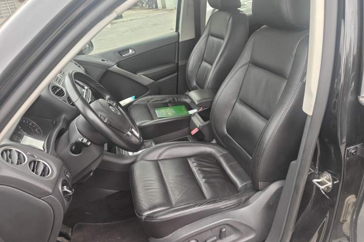 Used Volkswagen Tiguan 2010 1.8TSI Automatic All-Wheel-Drive Elite Edition Left Front Seat
