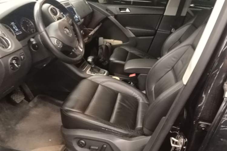 Used Volkswagen Tiguan 2010 1.8 TSI Automatic All-Wheel Drive Fashion Edition Left Front Seat