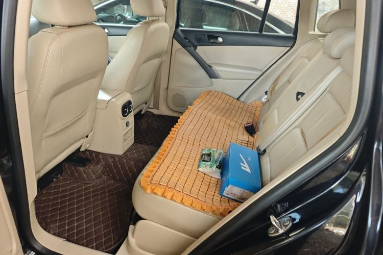 Used Volkswagen Tiguan 2010 1.8 TSI Automatic All-Wheel Drive Fashion Edition Left Rear Seat