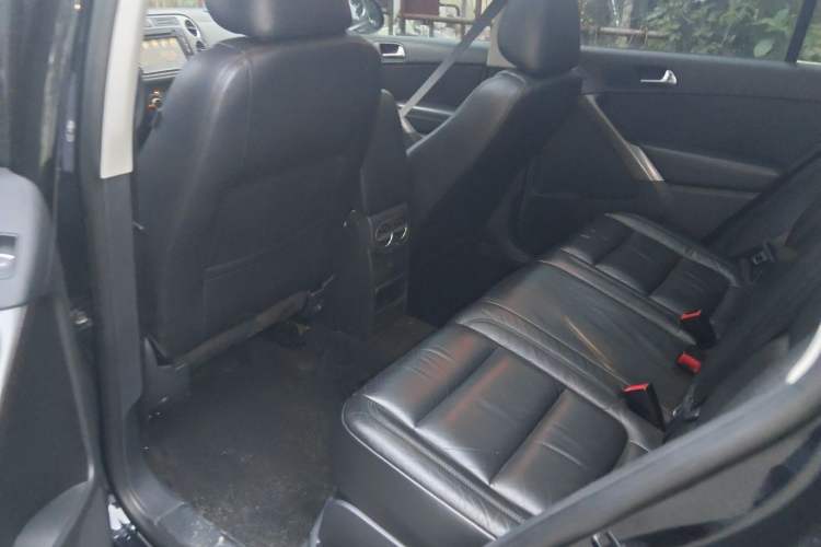 Used Volkswagen Tiguan 2010 2.0 TSI Automatic All-Wheel-Drive Elite Edition Left Rear Seat