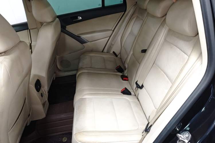 Used Volkswagen Tiguan 2010 2.0 TSI Automatic All-Wheel Drive Flagship Edition Left Rear Seat