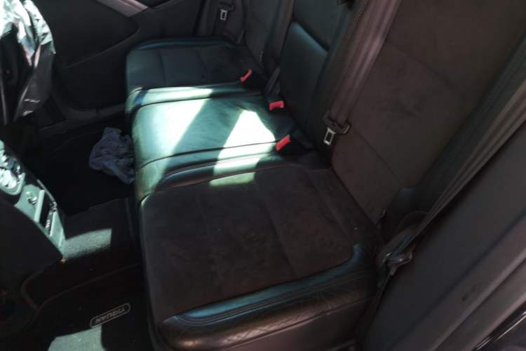 Used Volkswagen Tiguan 2010 2.0 TSI Automatic All-Wheel Drive Flagship Edition Left Rear Seat
