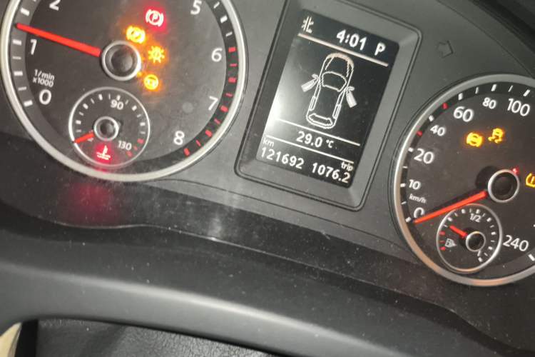 Used Volkswagen Tiguan 2010 1.8TSI Automatic All-Wheel-Drive Elite Edition Odometer Close Up