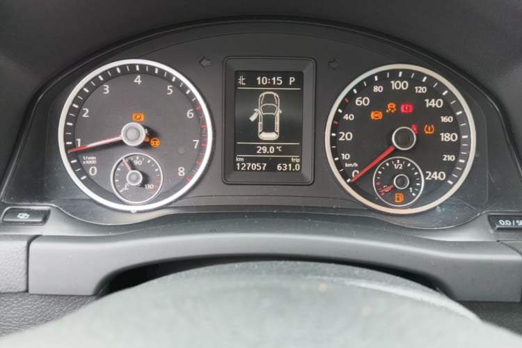 Used Volkswagen Tiguan 2010 2.0 TSI Automatic All-Wheel Drive Flagship Edition Odometer Close Up