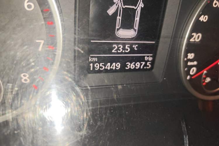 Used Volkswagen Tiguan 2010 2.0 TSI Automatic All-Wheel Drive Flagship Edition Odometer Close Up
