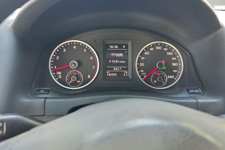 Used Volkswagen Tiguan 2010 1.8 TSI Automatic Two-Wheel Drive Urban Edition Odometer Close Up