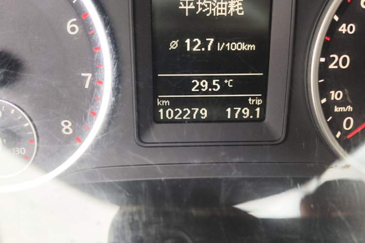 Used Volkswagen Tiguan 2010 1.8 TSI Automatic All-Wheel Drive Fashion Edition Odometer Close Up