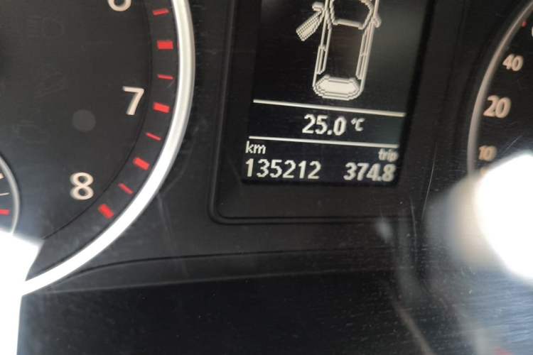 Used Volkswagen Tiguan 2010 2.0 TSI Automatic All-Wheel Drive Flagship Edition Odometer Close Up