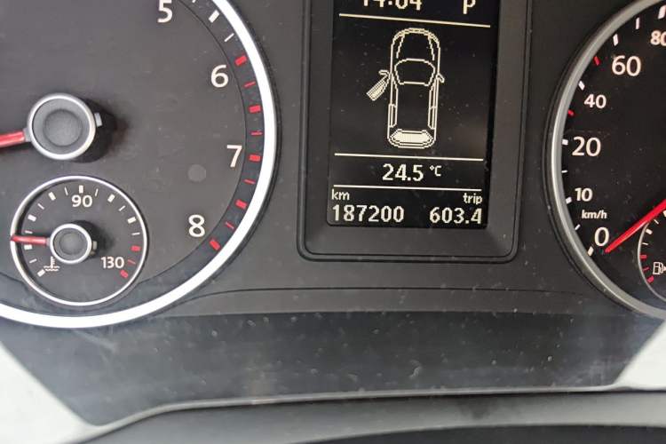 Used Volkswagen Tiguan 2010 1.8 TSI Automatic Two-Wheel Drive Trend Edition Odometer Close Up