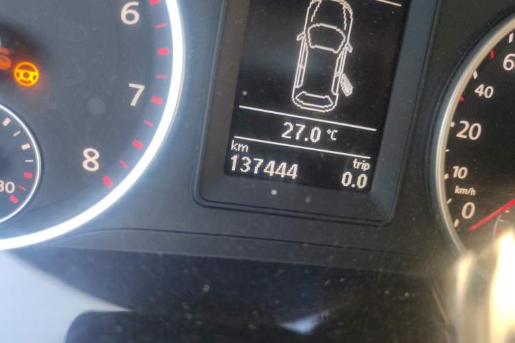 Used Volkswagen Tiguan 2010 2.0 TSI Automatic All-Wheel Drive Flagship Edition Odometer Close Up