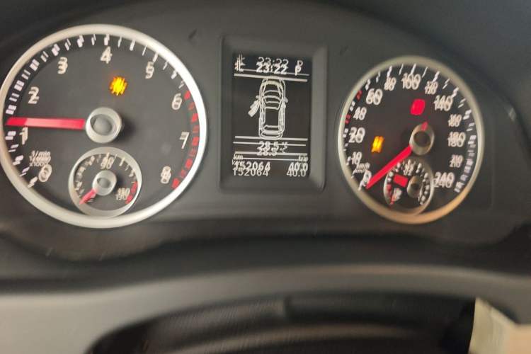 Used Volkswagen Tiguan 2010 1.8 TSI Automatic All-Wheel Drive Fashion Edition Odometer Close Up