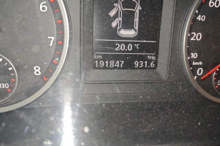 Used Volkswagen Tiguan 2010 1.8TSI Automatic All-Wheel-Drive Elite Edition Odometer Close Up