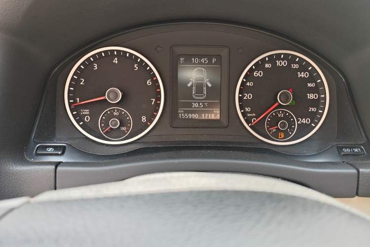Used Volkswagen Tiguan 2010 1.8TSI Automatic Two-Wheel Drive Elite Edition Odometer Close Up