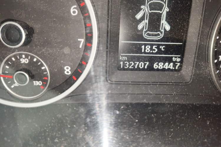 Used Volkswagen Tiguan 2010 2.0 TSI Automatic All-Wheel Drive Flagship Navigation Edition Odometer Close Up