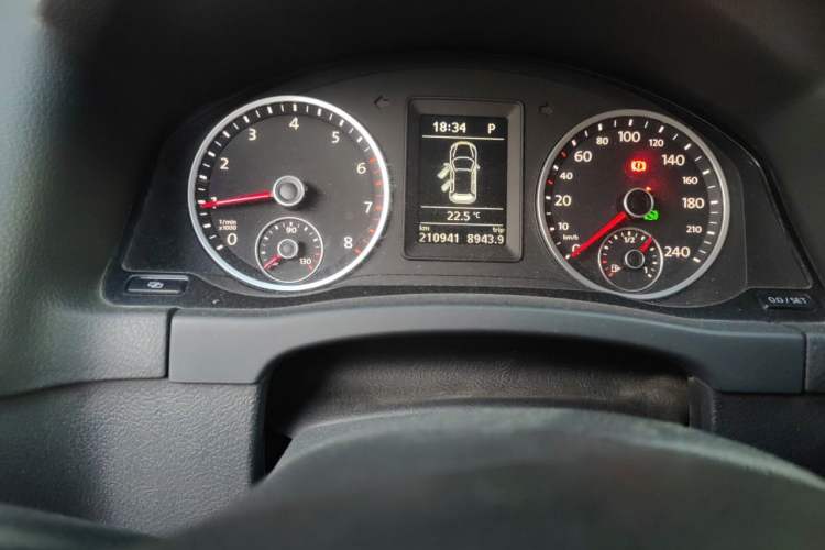 Used Volkswagen Tiguan 2010 1.8 TSI Automatic Two-Wheel Drive Trend Edition Odometer Close Up